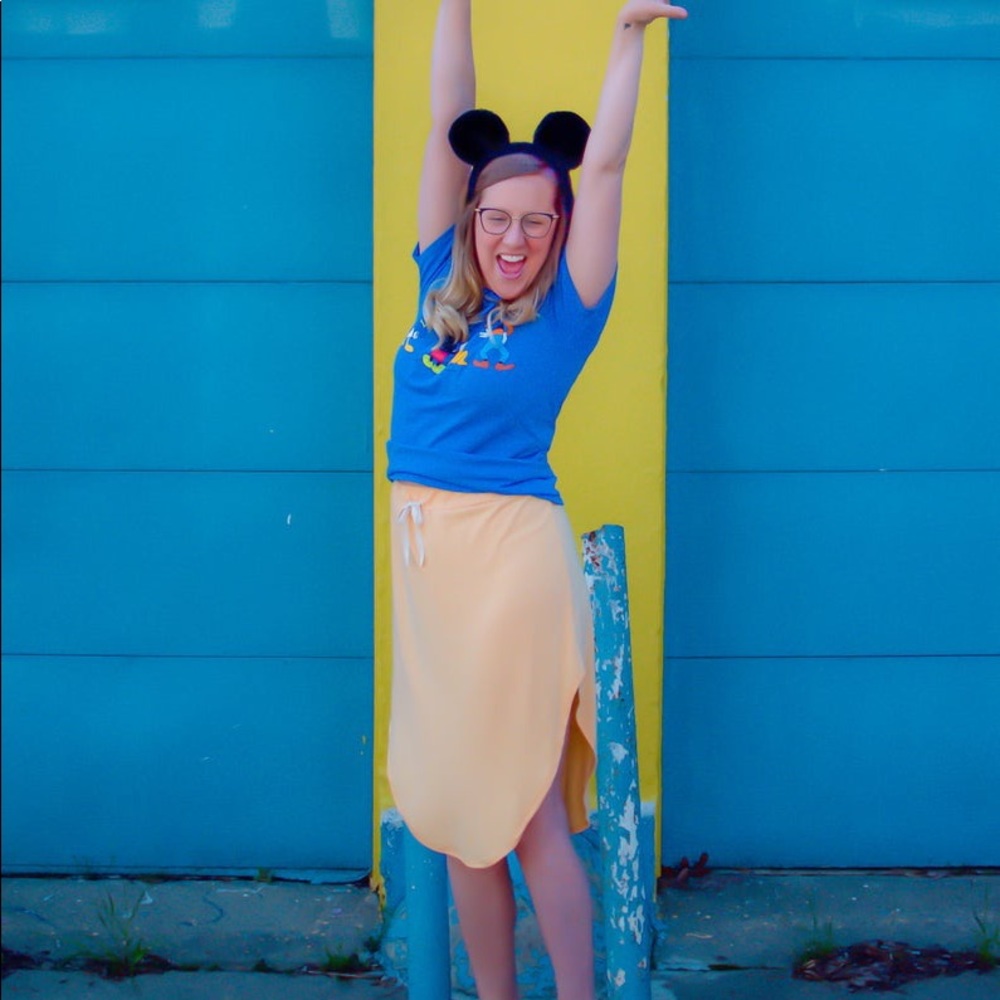 Yellow elastic skirt